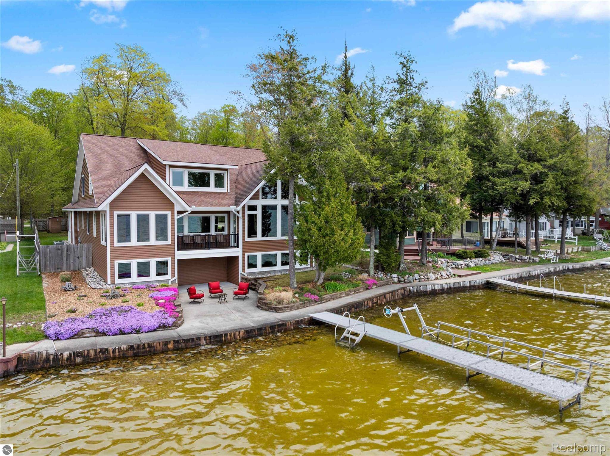 4805 E Shore DR NE, Coldsprings Township, MI 49646