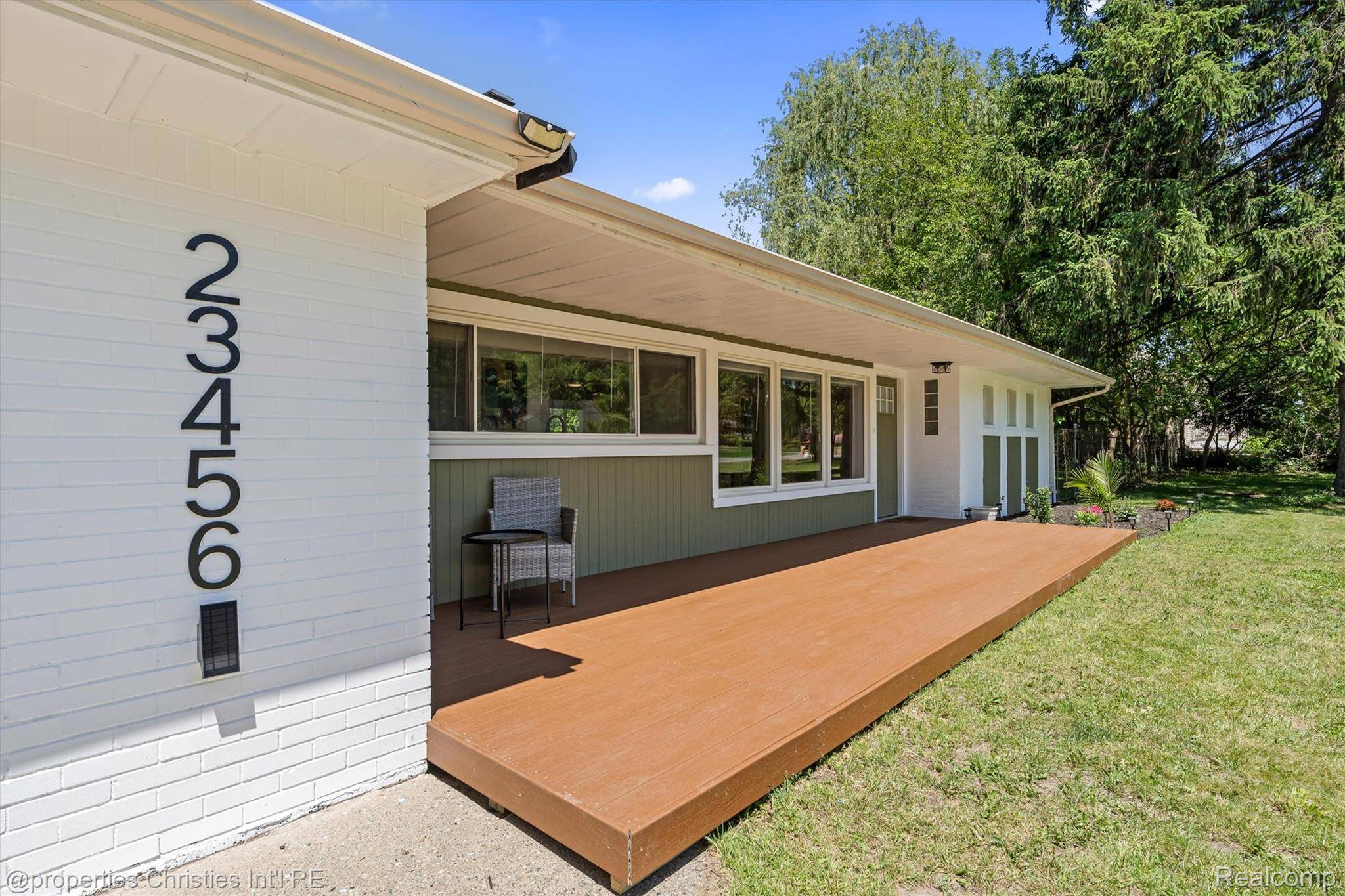 23456 Lee Baker DR, Southfield, MI 48075