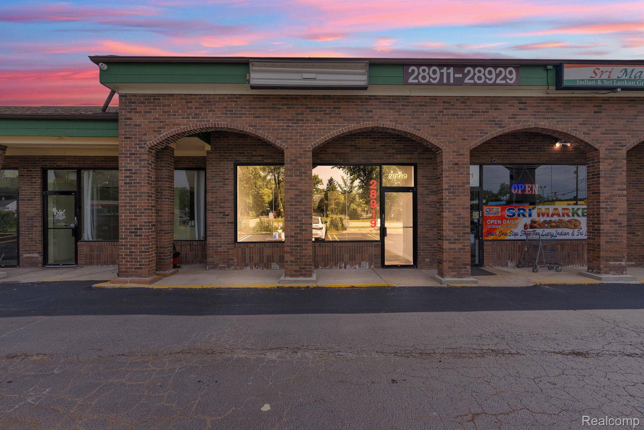 28919 7 Mile RD, Livonia, MI 48152