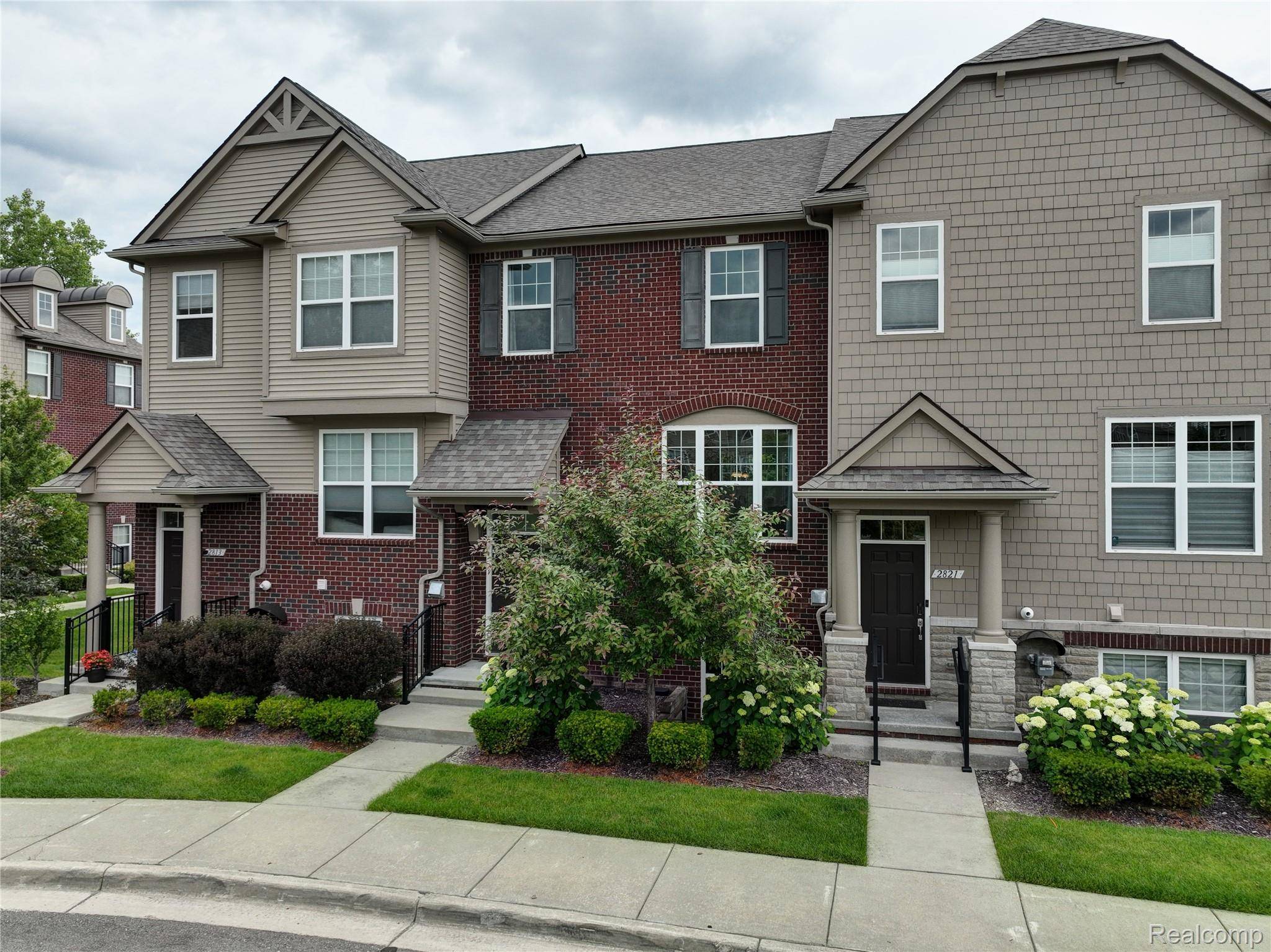 2817 Hartwick DR, Rochester Hills, MI 48307