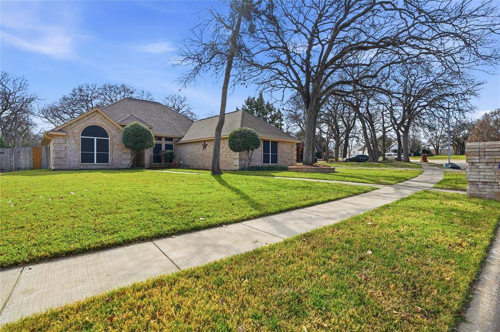 1312 Crows Nest Court, Azle, TX 76020
