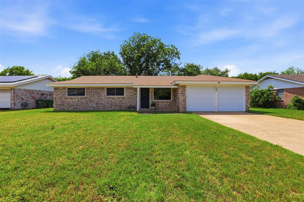 833 Bridle Avenue, White Settlement, TX 76108