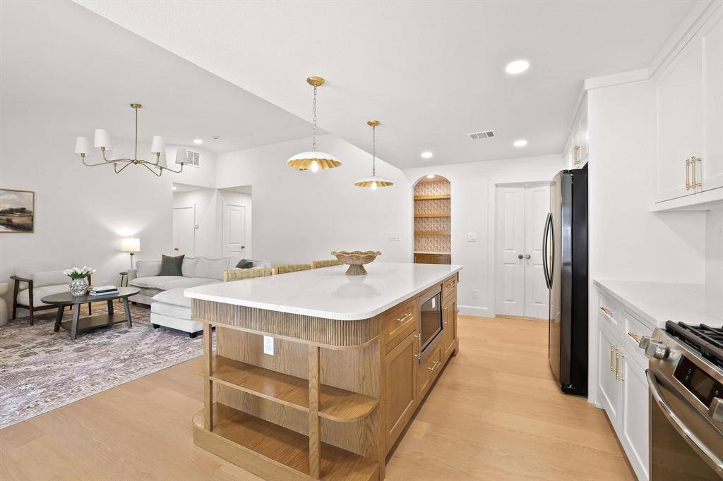 10801 Middle Knoll Drive, Dallas, TX 75238