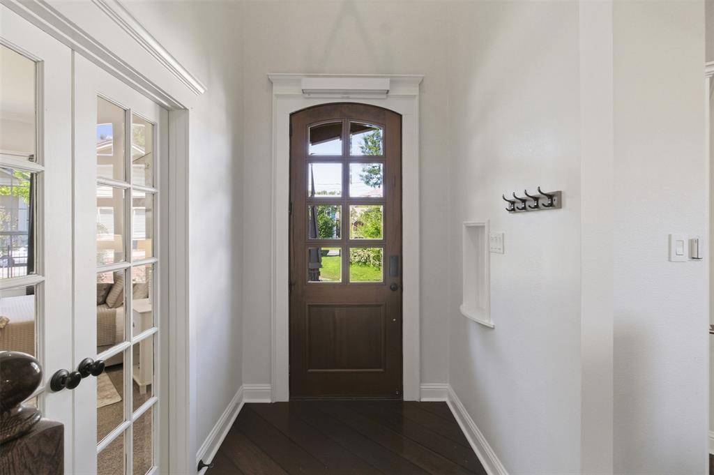 612 W 8th Street, Dallas, TX 75208