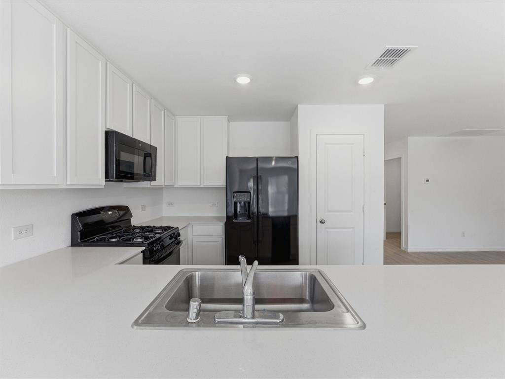 4952 Stonebridge Drive, Ennis, TX 75119