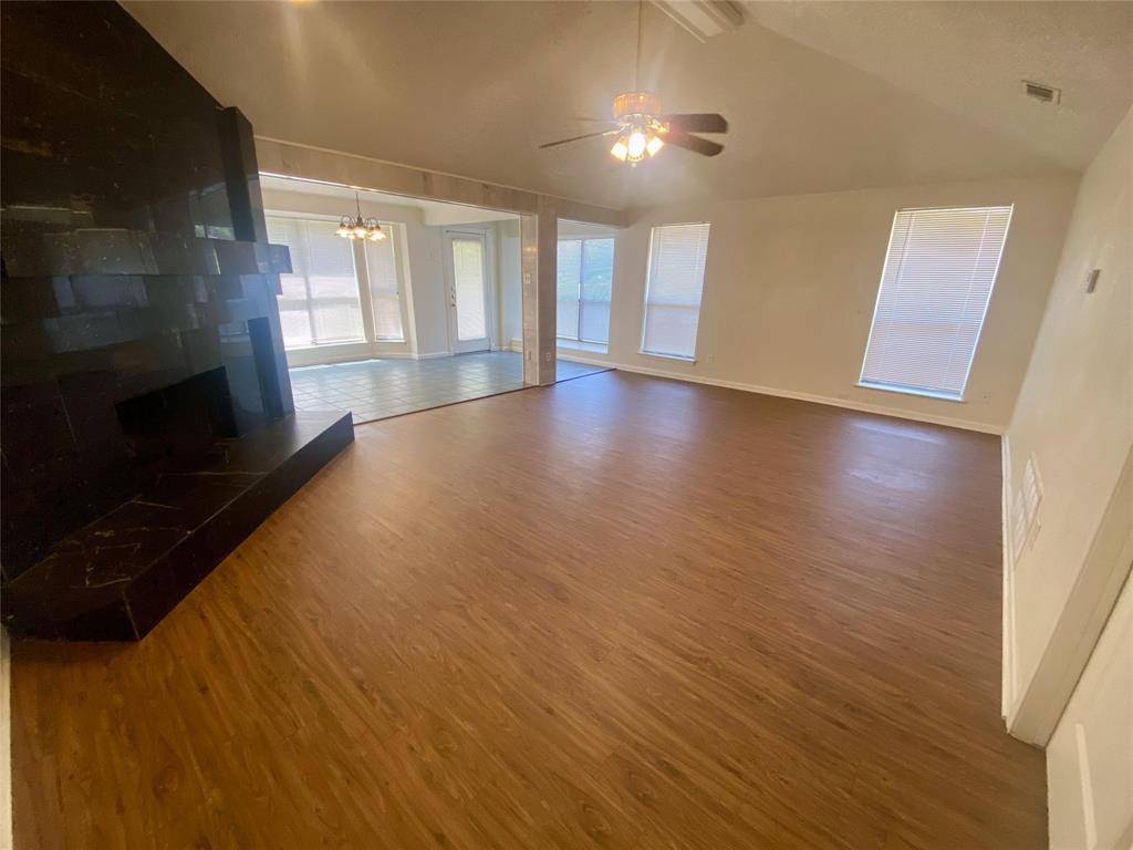 971 N Brookside Drive, Cedar Hill, TX 75104