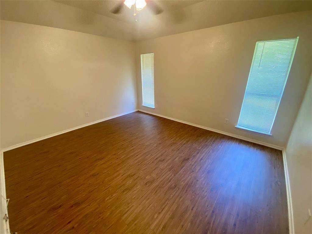 971 N Brookside Drive, Cedar Hill, TX 75104