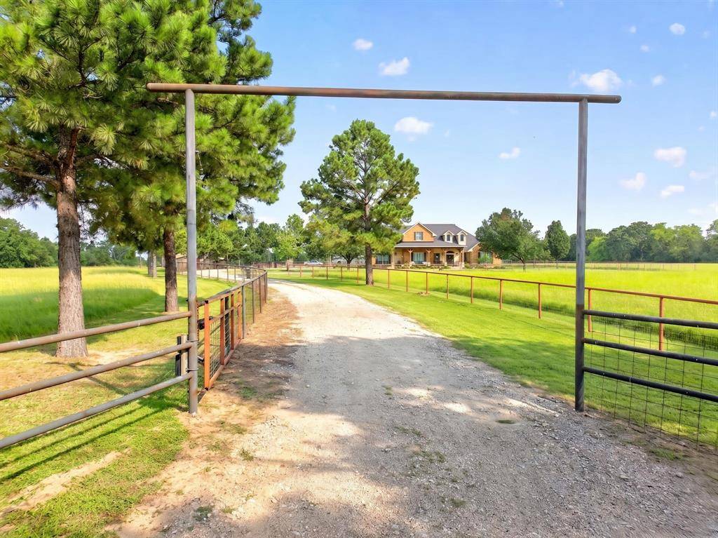 895 Vz County Road 3216, Wills Point, TX 75169