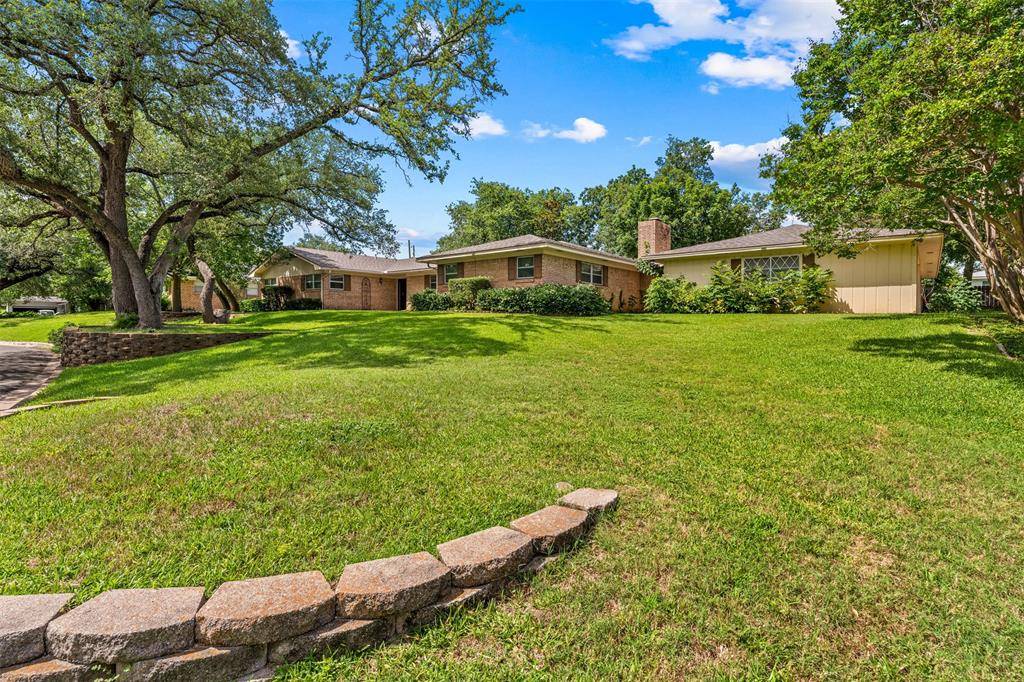 708 Topeka Drive, Woodway, TX 76712