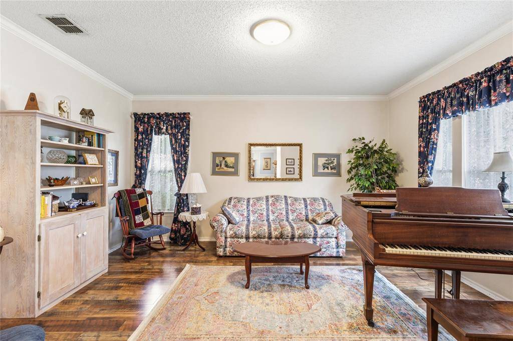 7604 Oak Knoll Drive, North Richland Hills, TX 76182