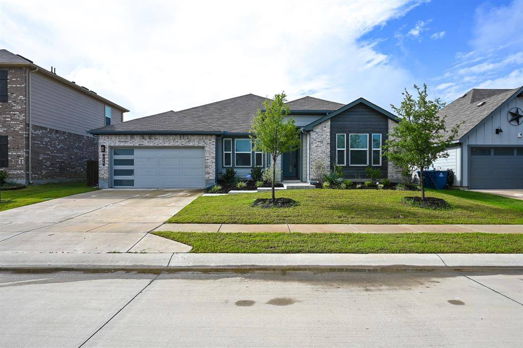 725 Golden Gate Park Road, Alvarado, TX 76009