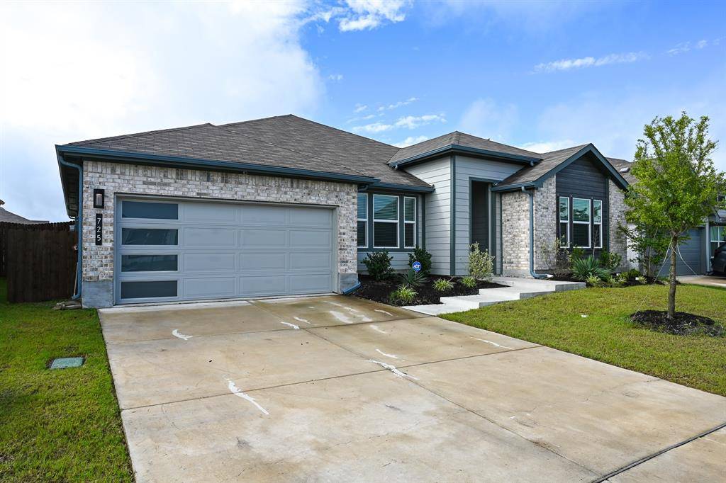 725 Golden Gate Park Road, Alvarado, TX 76009