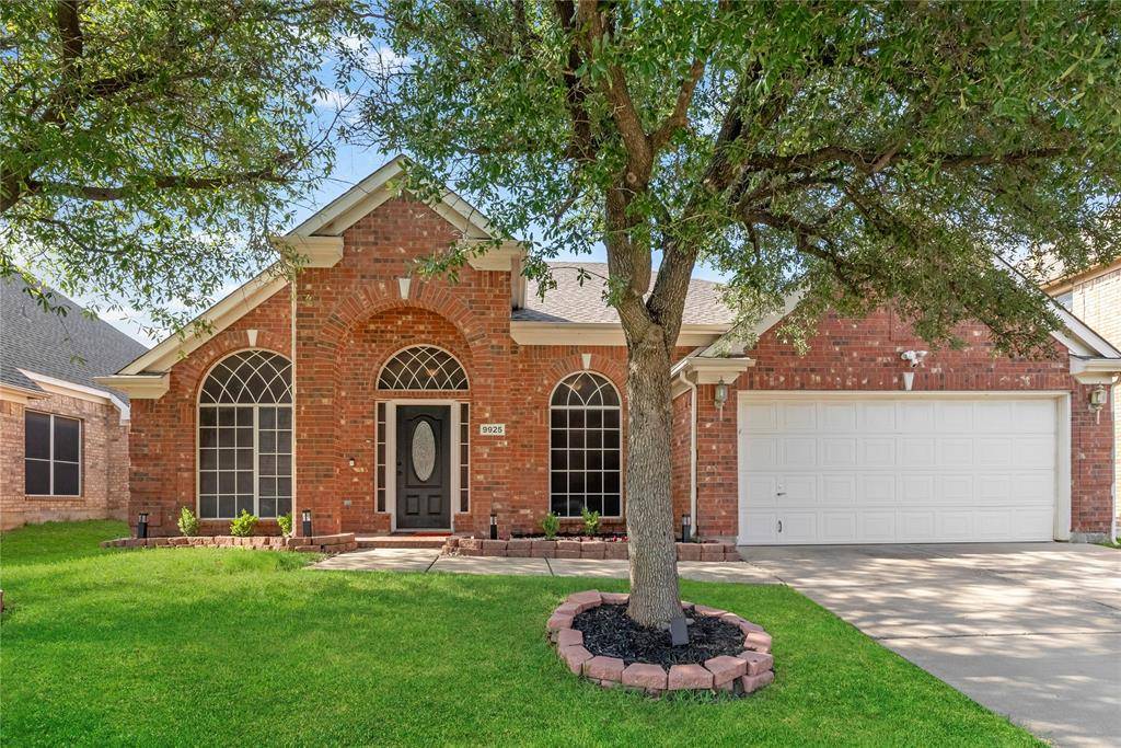 9925 Crawford Farms Drive, Fort Worth, TX 76244
