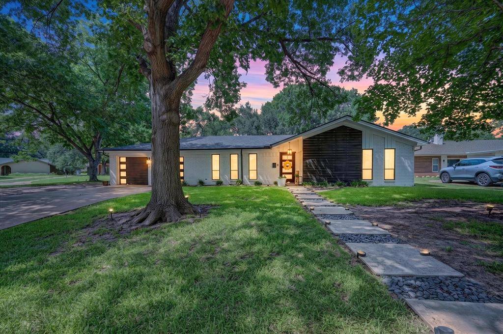 8920 Kincaid Drive, Benbrook, TX 76116