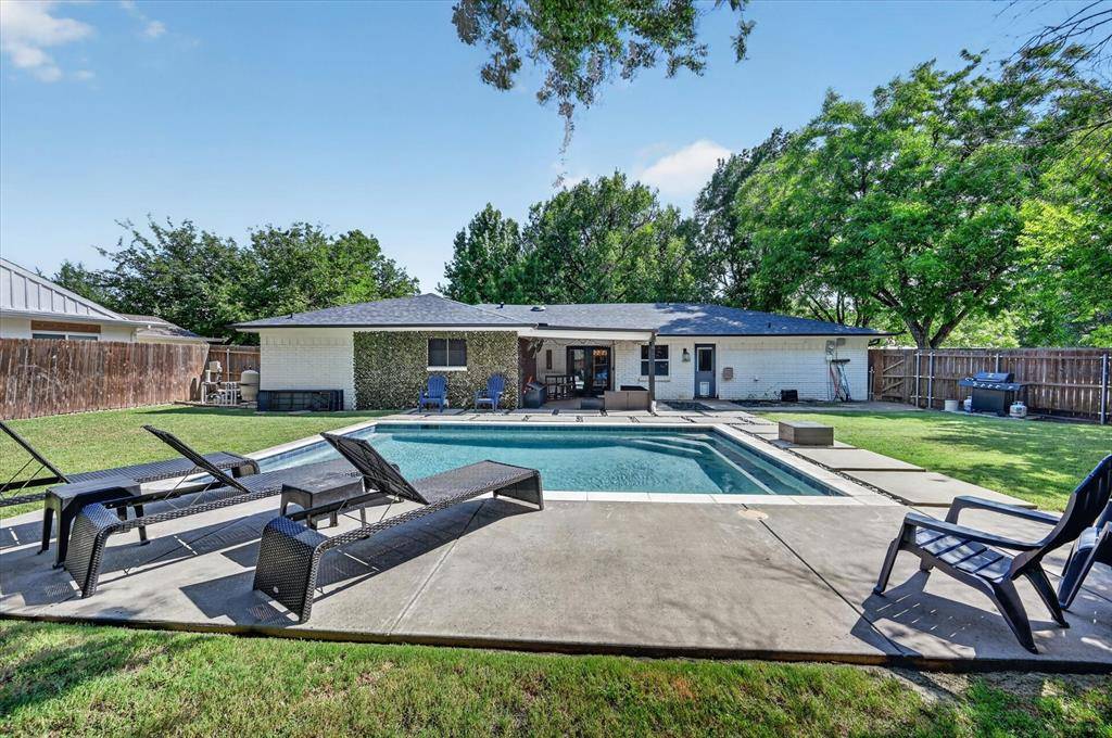 8920 Kincaid Drive, Benbrook, TX 76116
