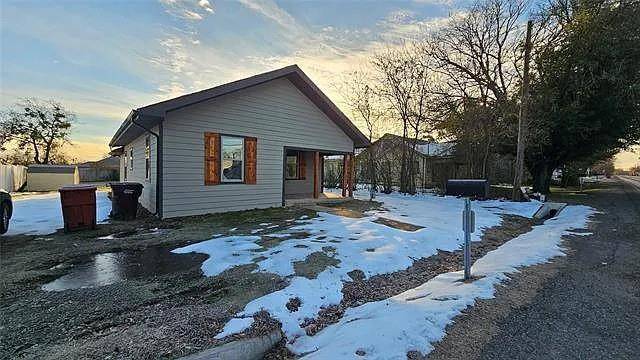 706 N Main Street, Ector, TX 75439