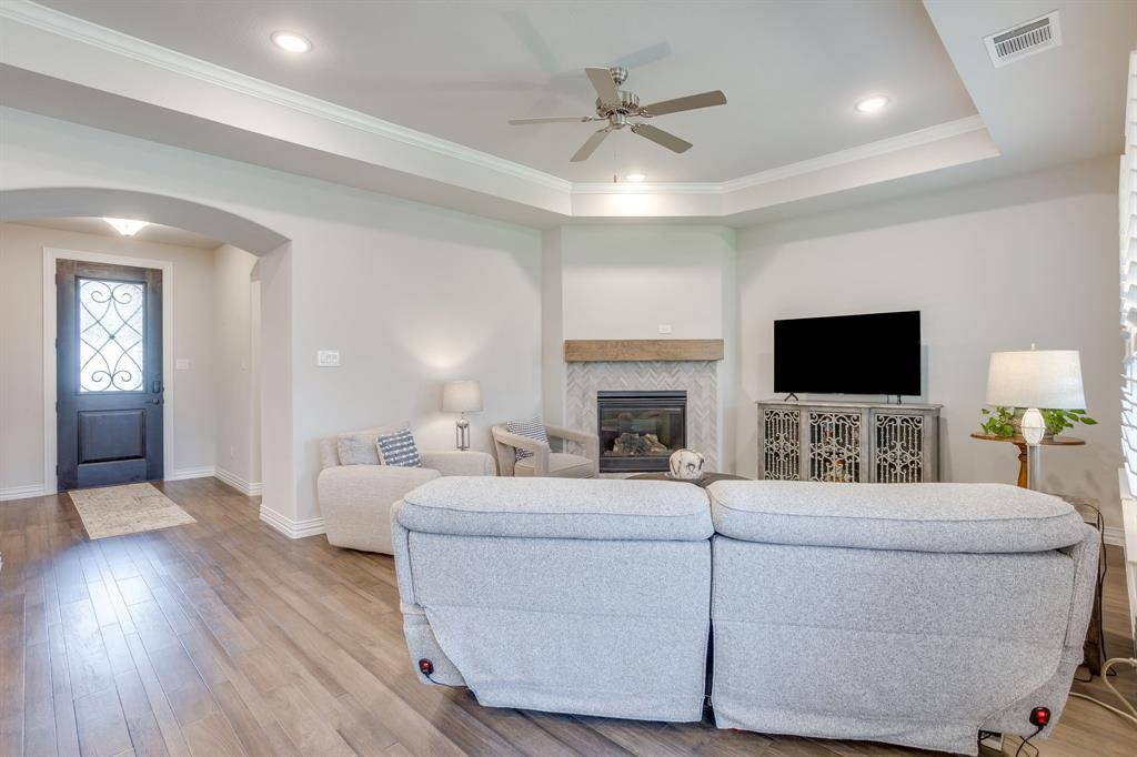 6104 Carmona Trail, Fort Worth, TX 76123