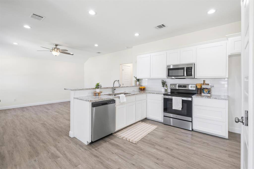 98 S Hickory Street, Venus, TX 76084