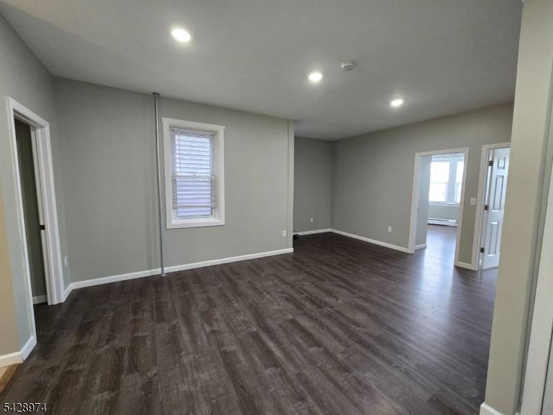 105 E Westfield Ave, Roselle Park Boro, NJ 07204