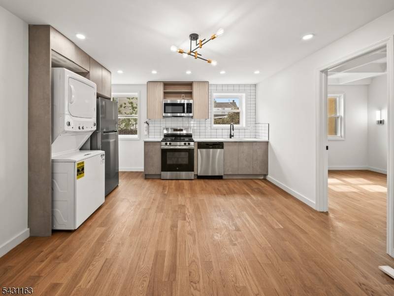 100 Chestnut St #3, West Orange Twp., NJ 07052