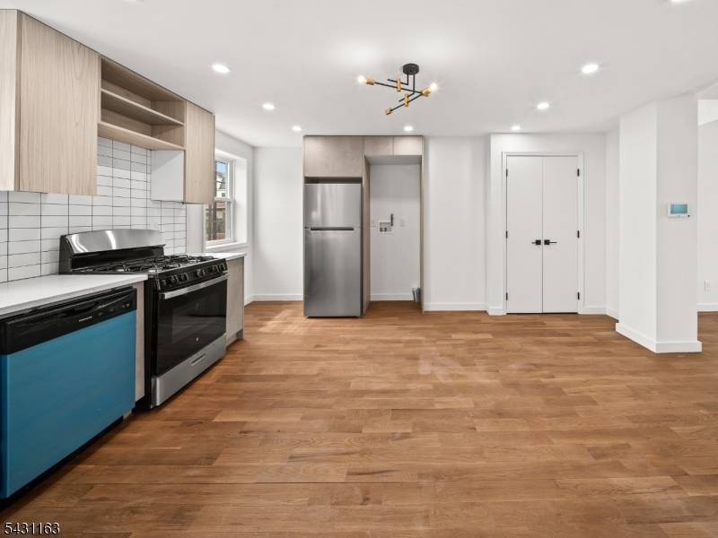 100 Chestnut St #3, West Orange Twp., NJ 07052
