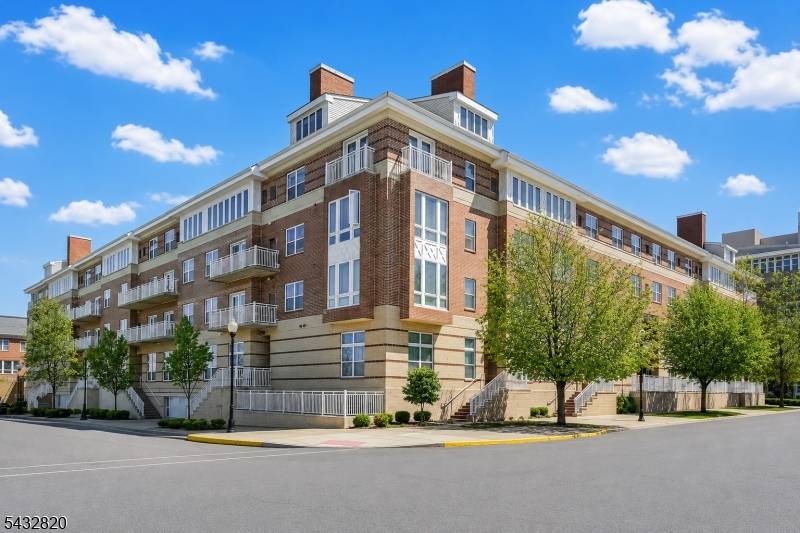 368 Rector St #414, Perth Amboy City, NJ 08861