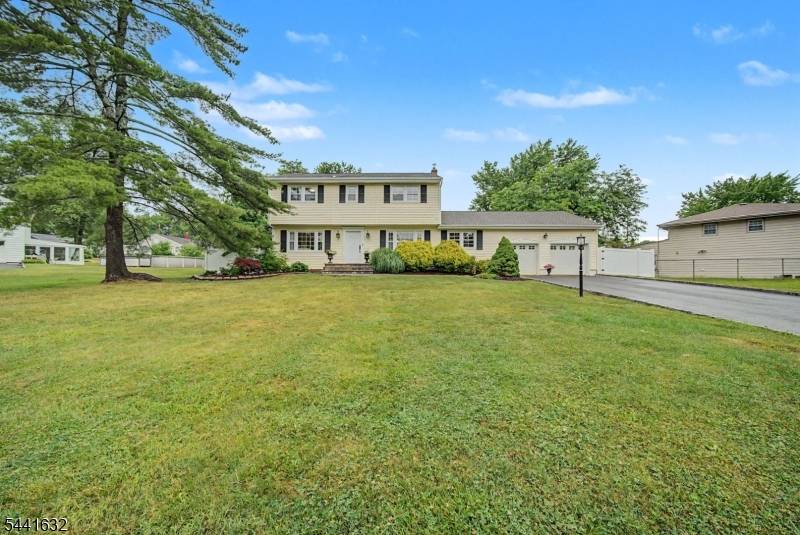 25 Lord Stirling Dr, Parsippany-troy Hills Twp., NJ 07054