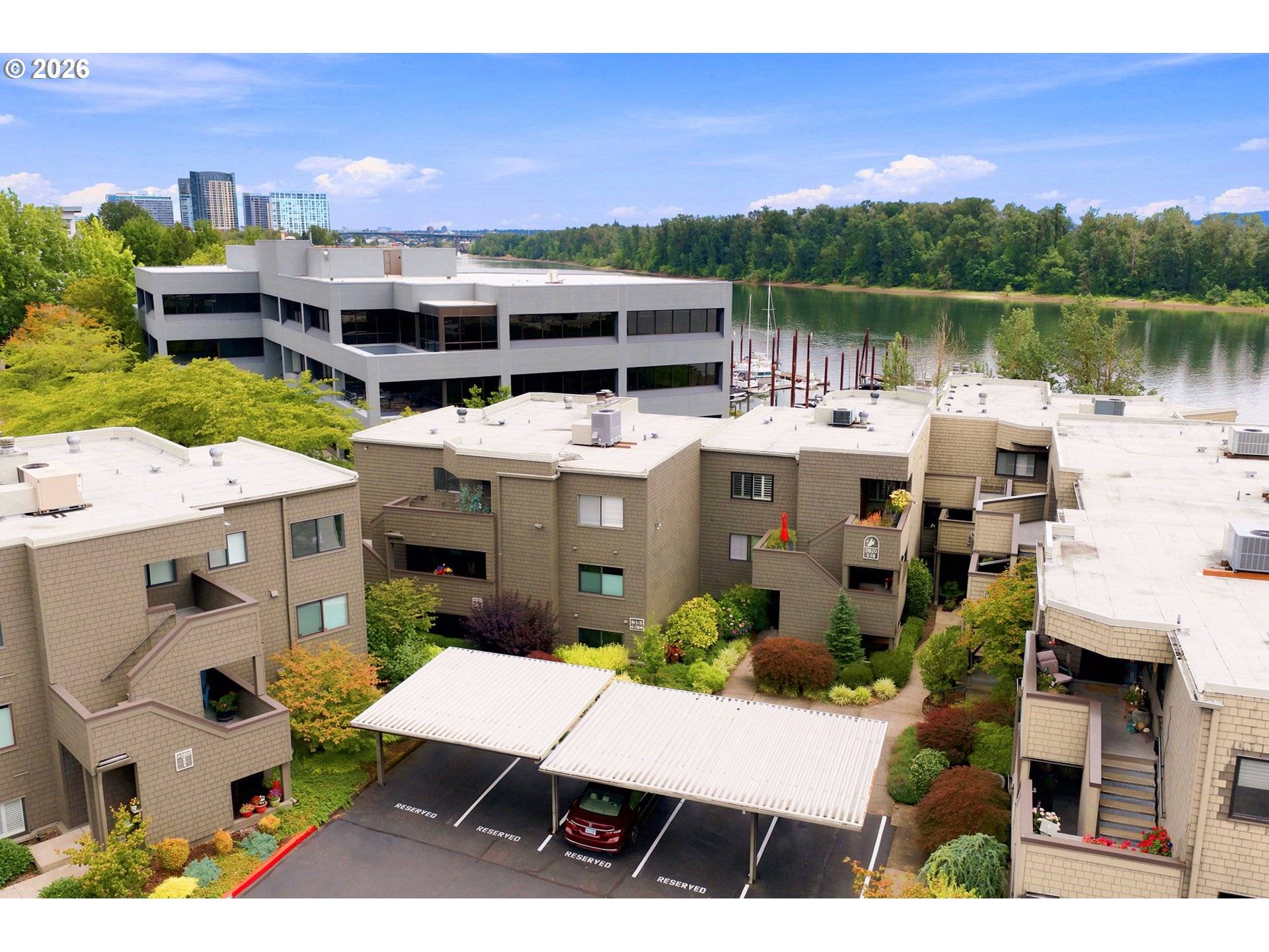 5620 S RIVERSIDE LN #1, Portland, OR 97239