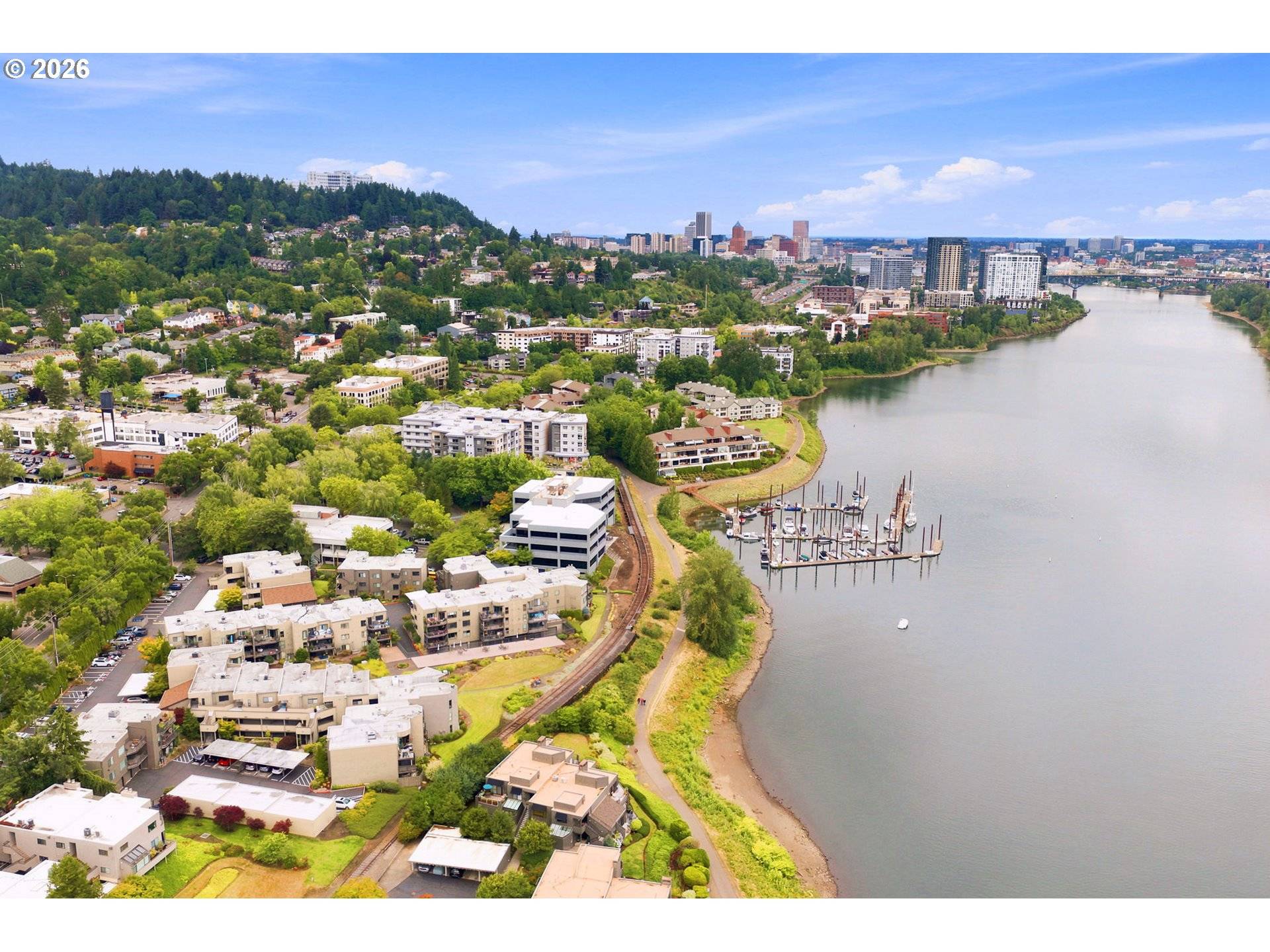 5620 S RIVERSIDE LN #1, Portland, OR 97239