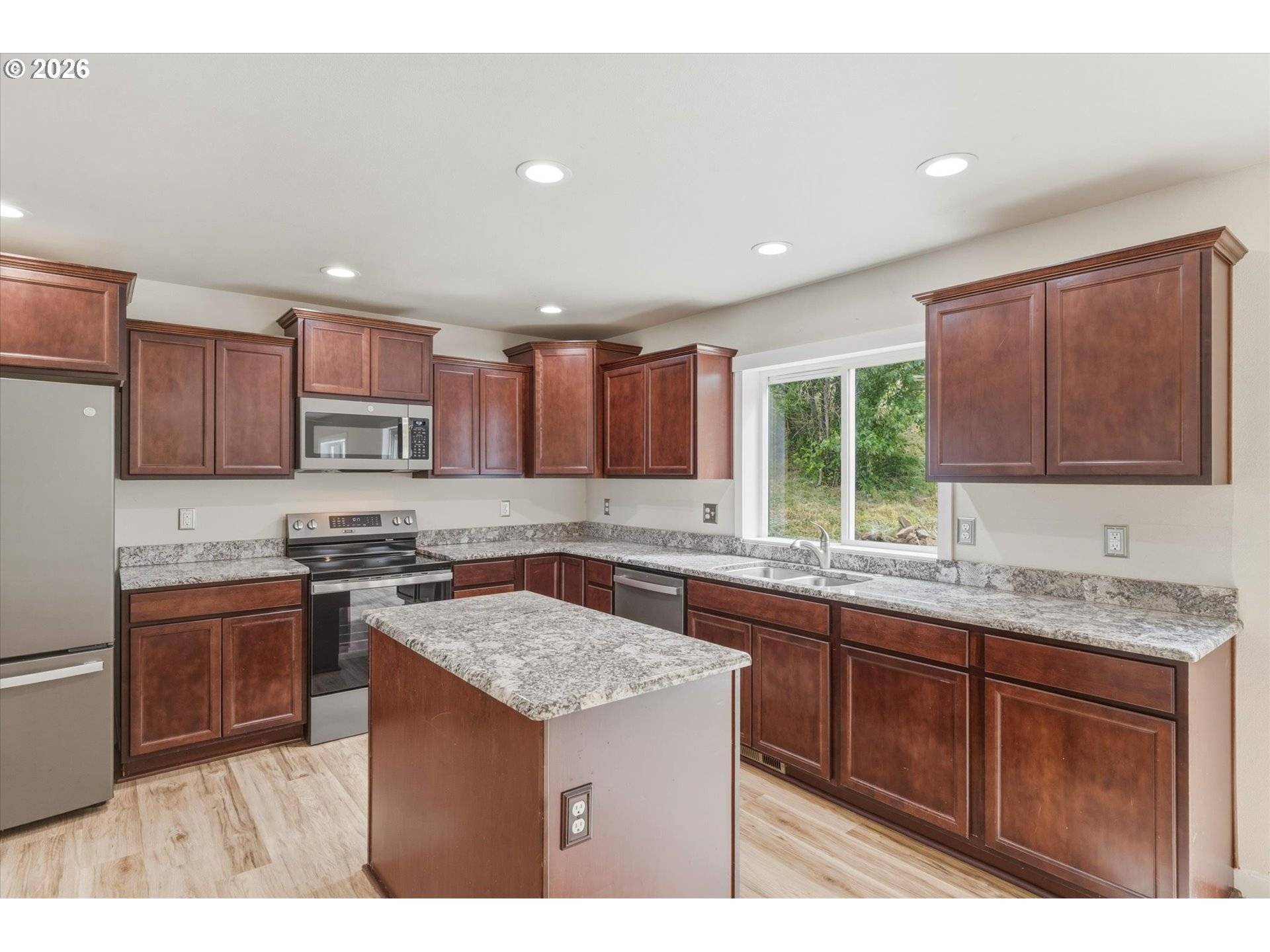 163 CEDAR FALLS DR, Kelso, WA 98626
