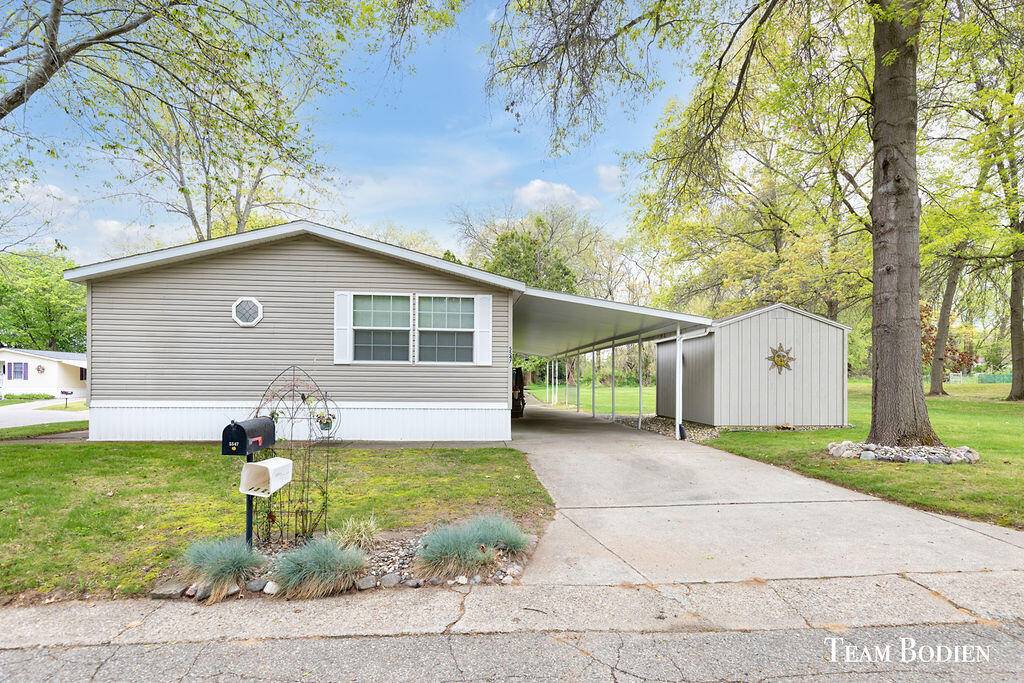 5547 Seagull DR NE, Plainfield Twp, MI 49306