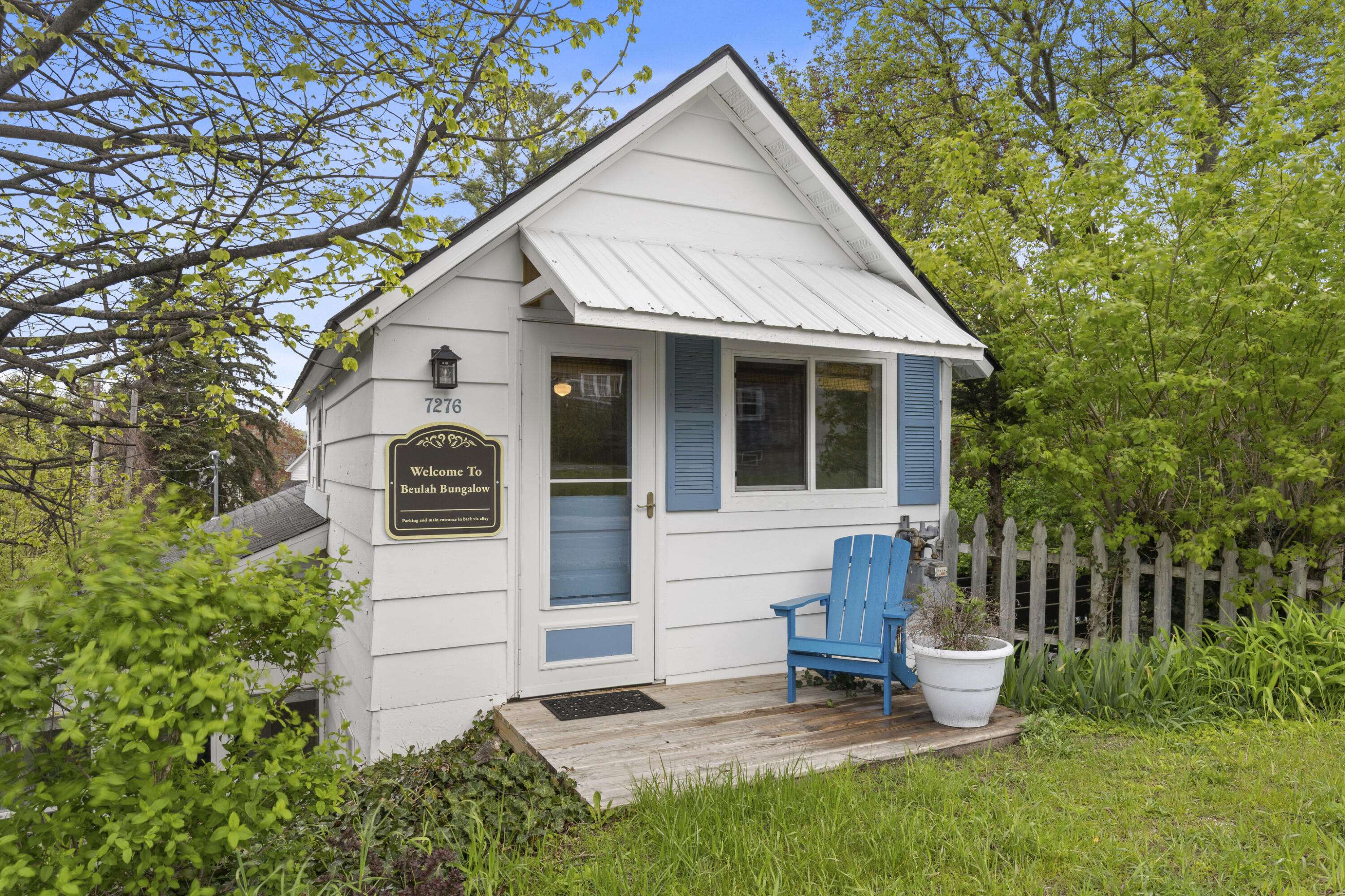 7276 Commercial ST, Beulah Village, MI 49617