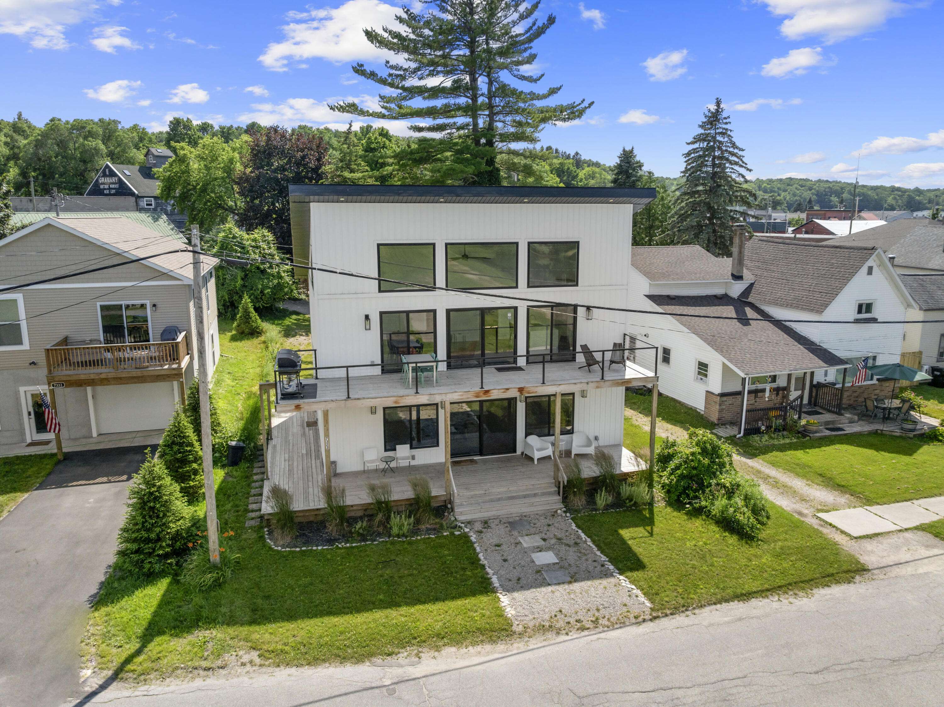 7323 Clark ST, Beulah Village, MI 49617