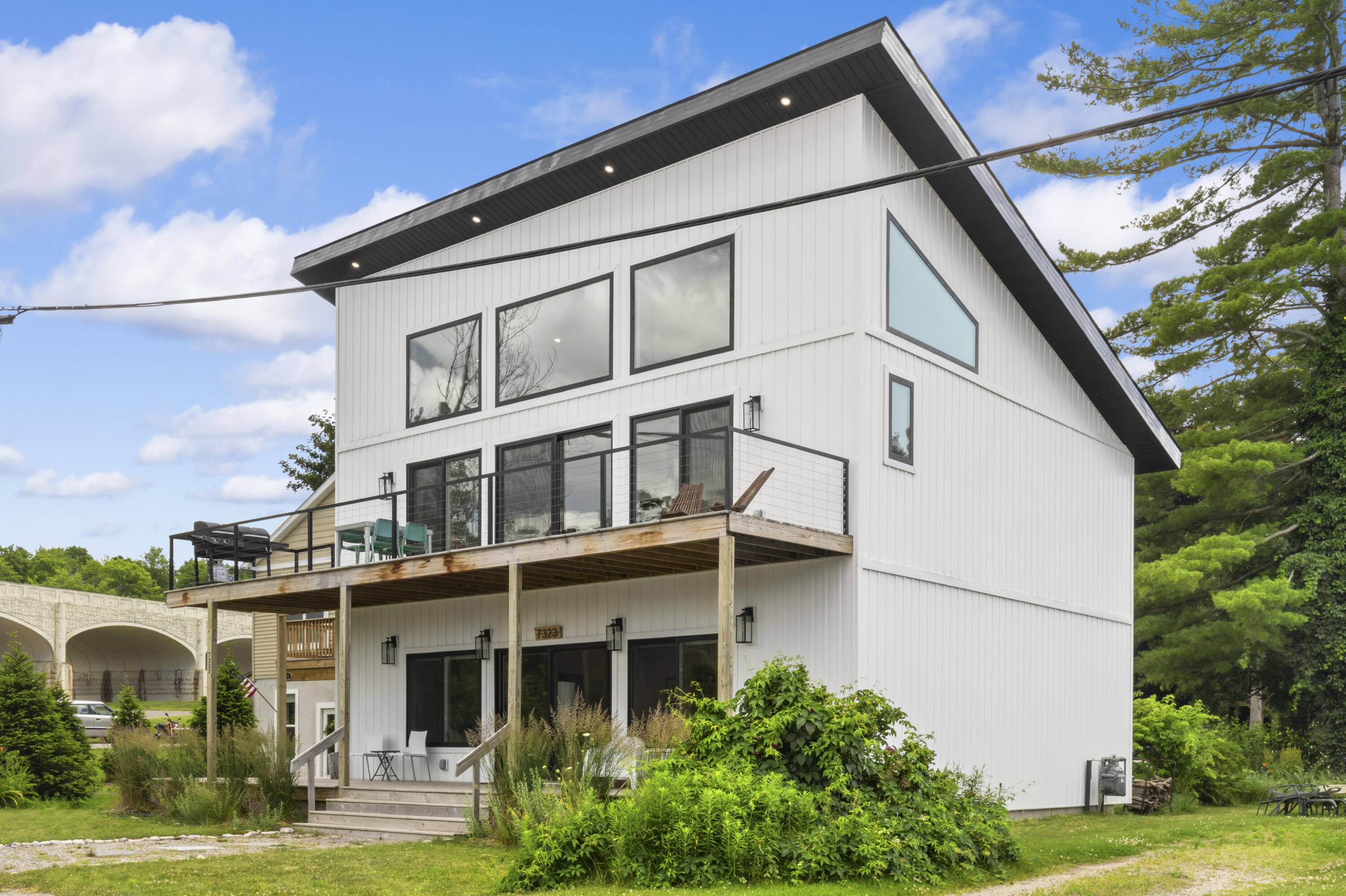 7323 Clark ST, Beulah Village, MI 49617