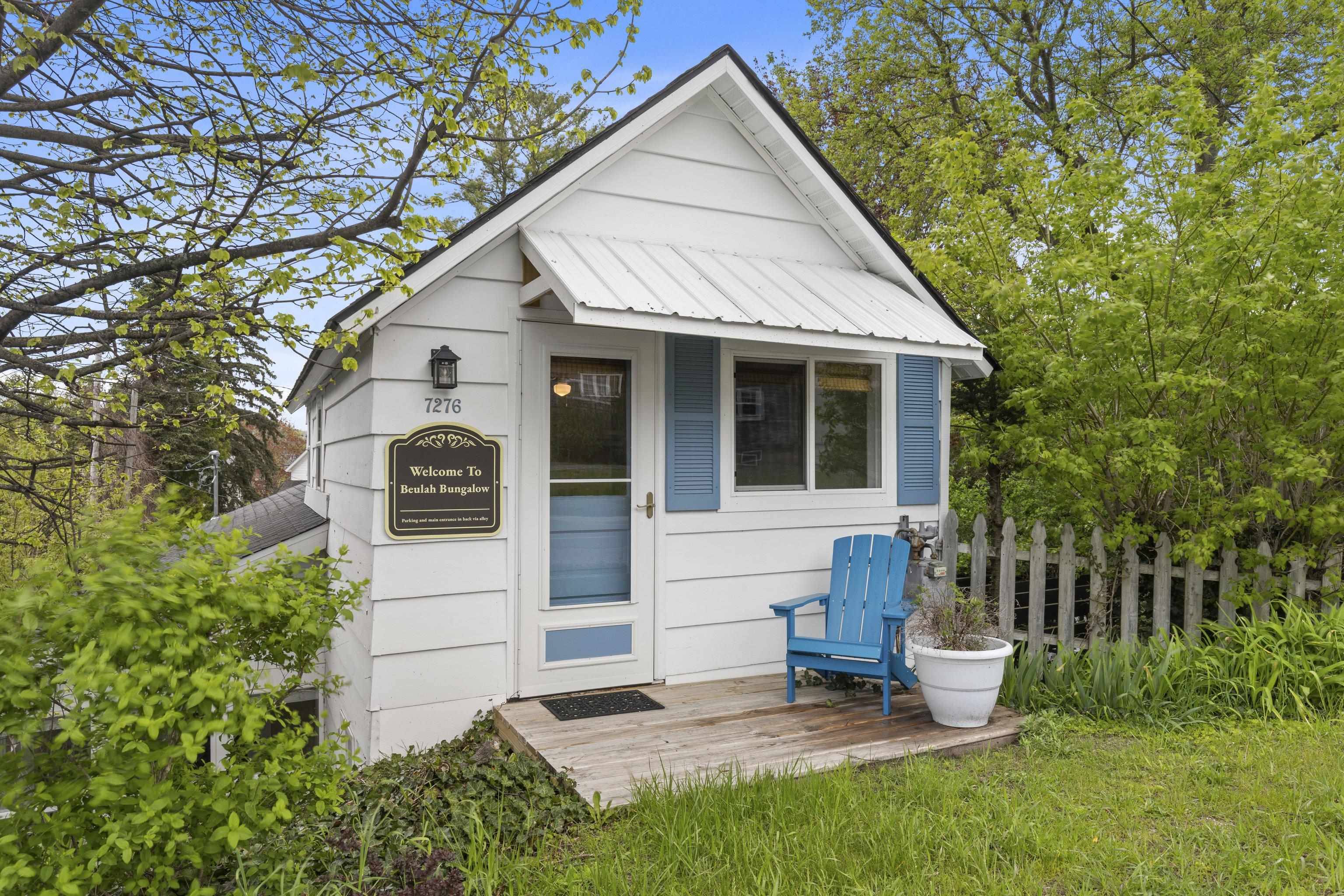 7276 Commercial ST, Benzonia Twp, MI 49617
