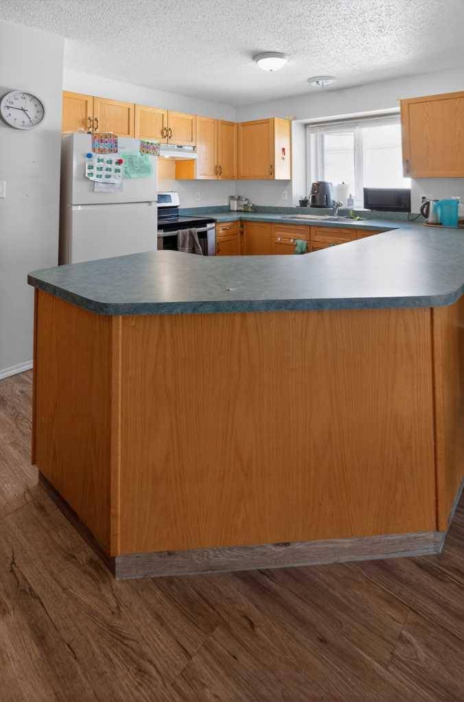 9214 94A AVE, Grande Prairie, AB T8V6W5