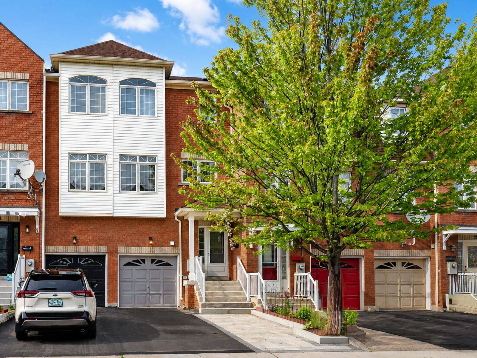 16 Guillet ST, Toronto E03, ON M4B 3N8