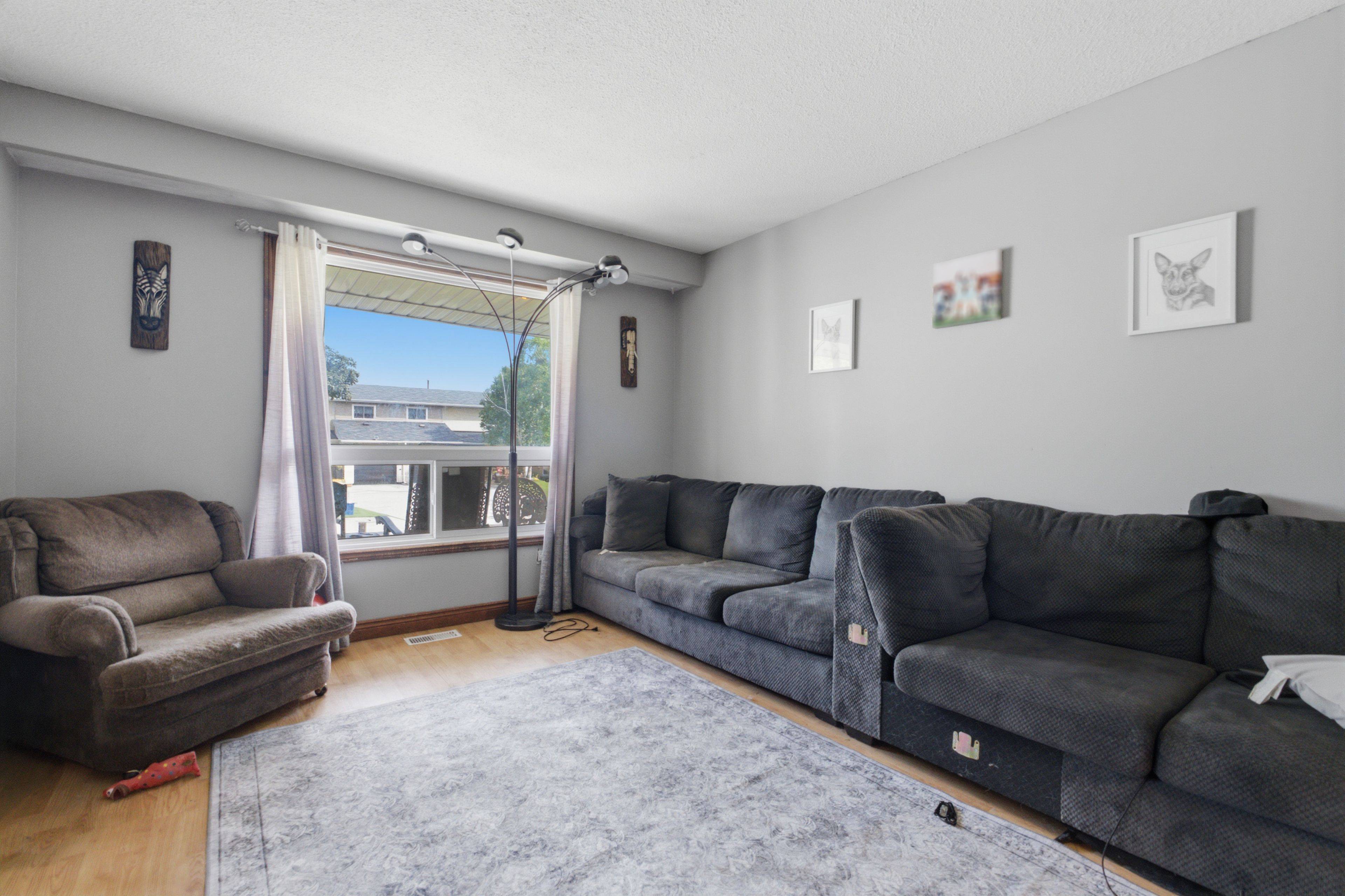 21 Doreen CRES, Clarington, ON L1C 3W6