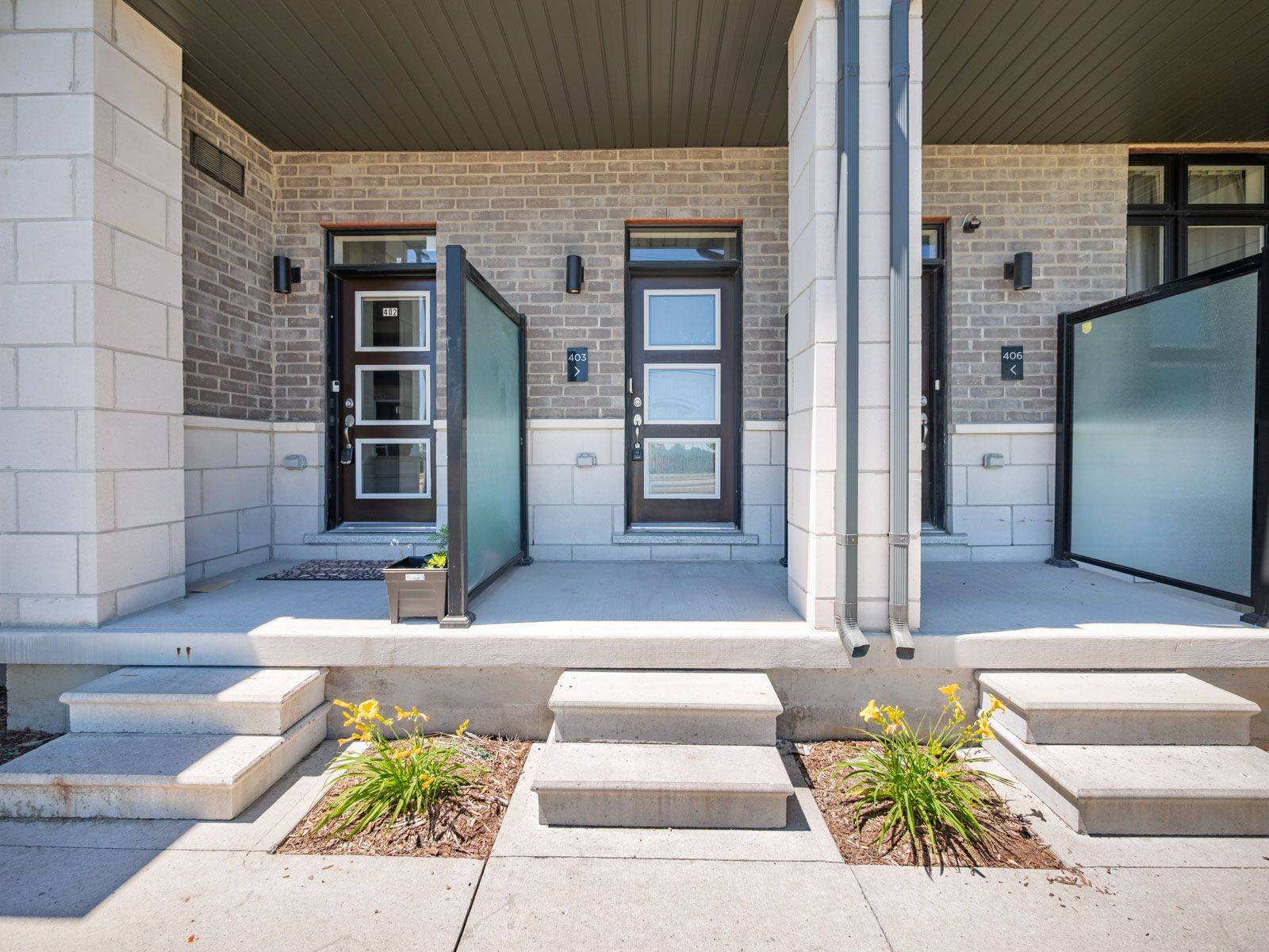 2550 Castlegate XING #403, Pickering, ON L1X 0H6