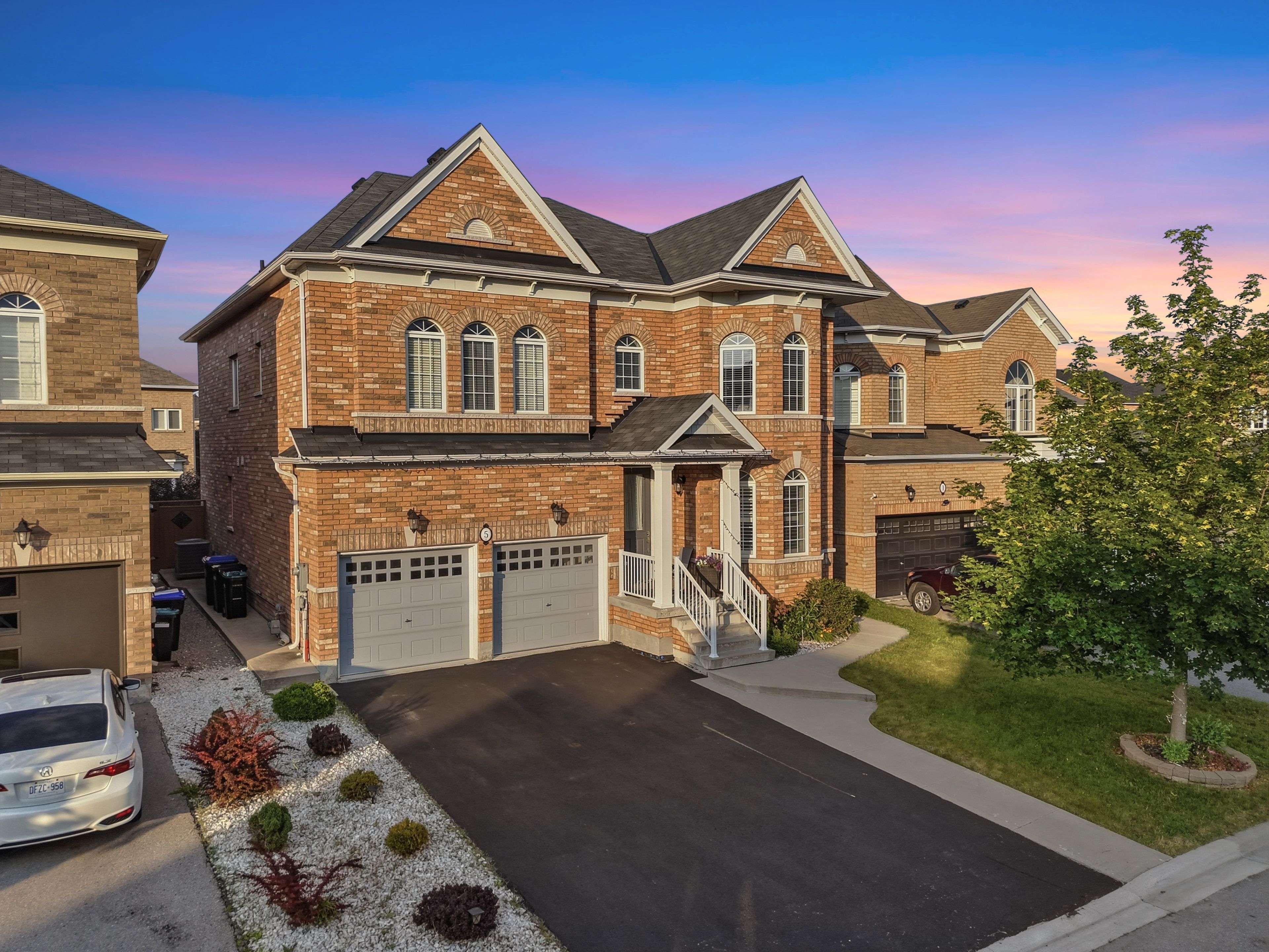5 Leith DR, Bradford West Gwillimbury, ON L3Z 0G5
