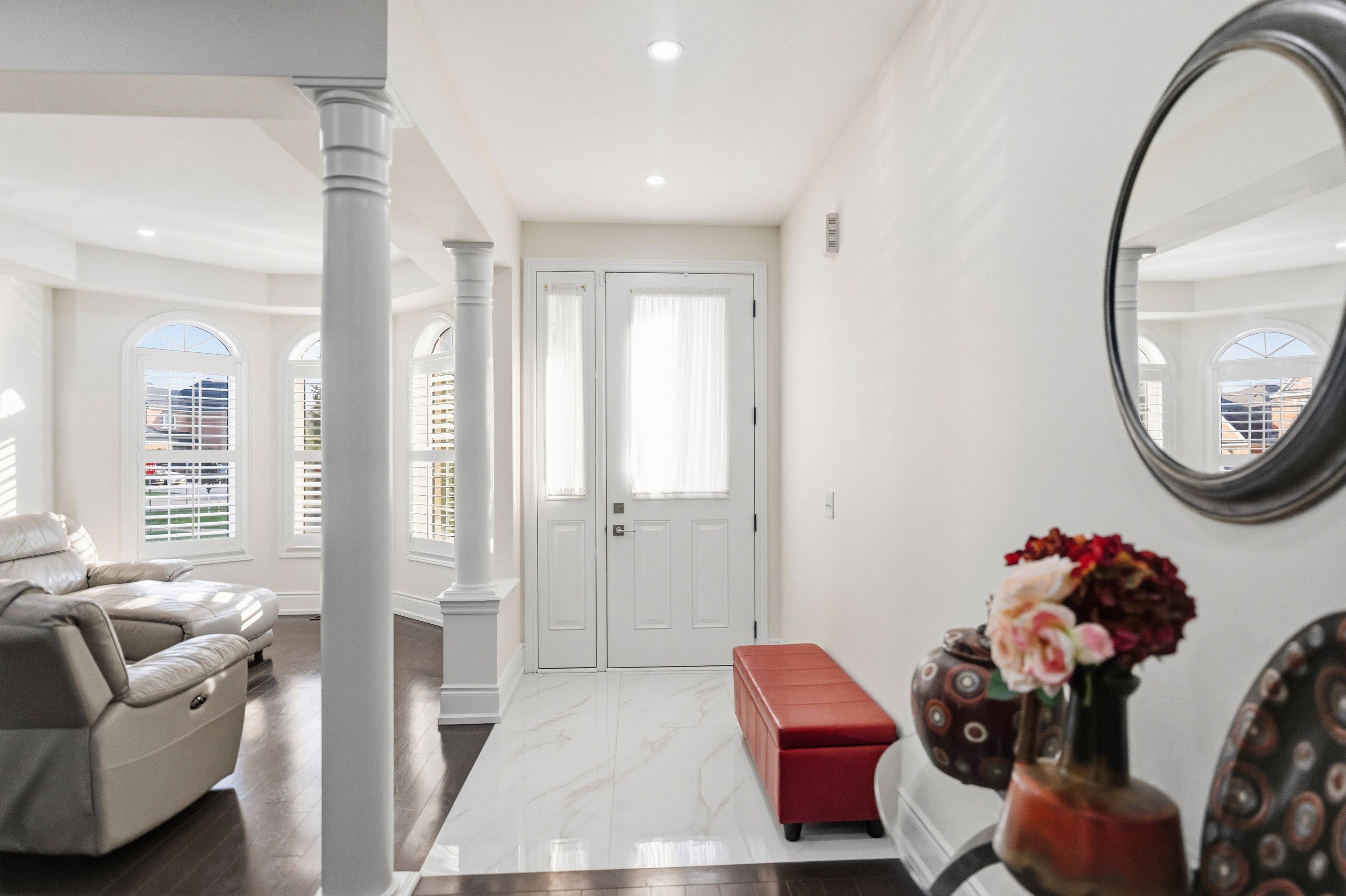 5 Leith DR, Bradford West Gwillimbury, ON L3Z 0G5