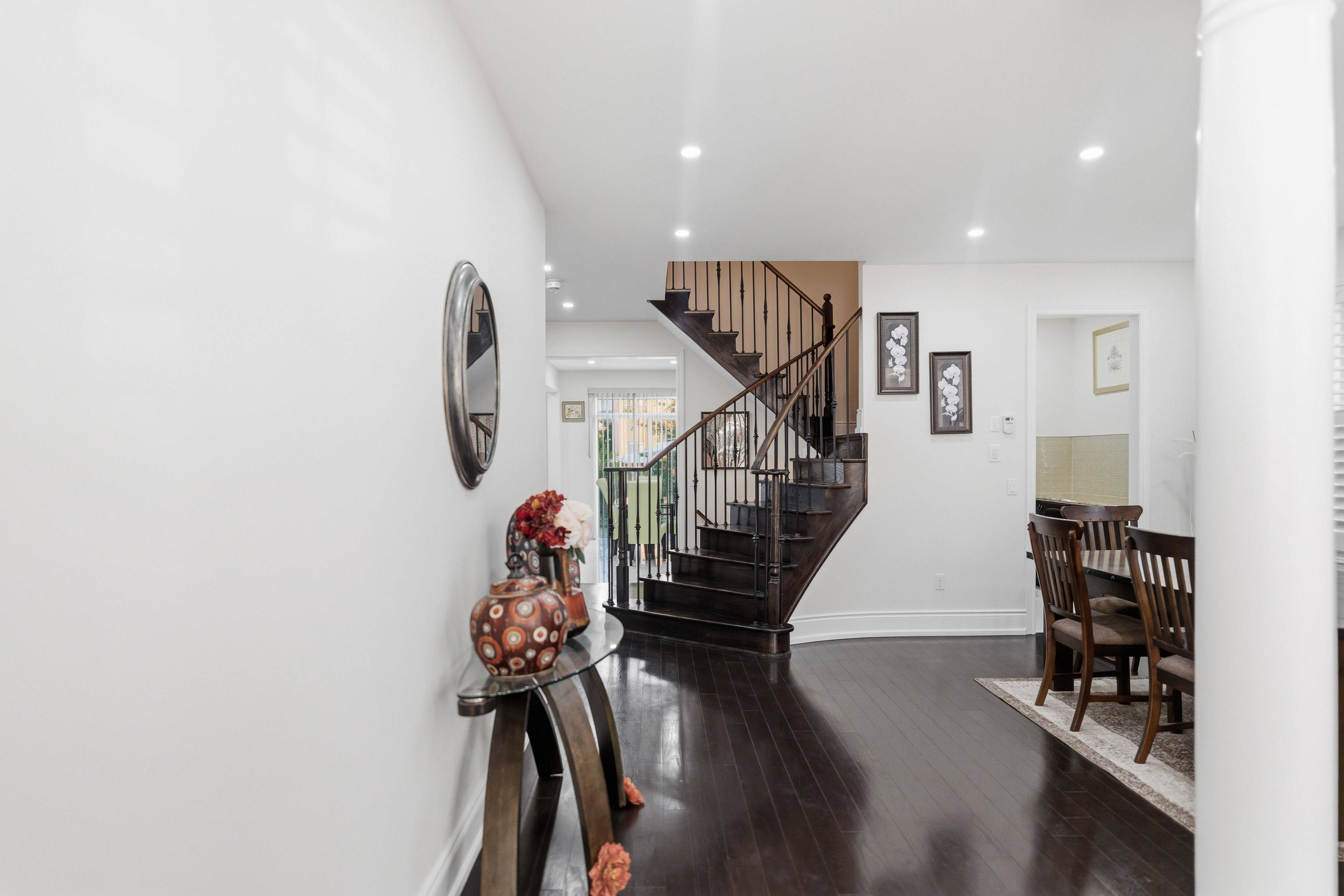 5 Leith DR, Bradford West Gwillimbury, ON L3Z 0G5