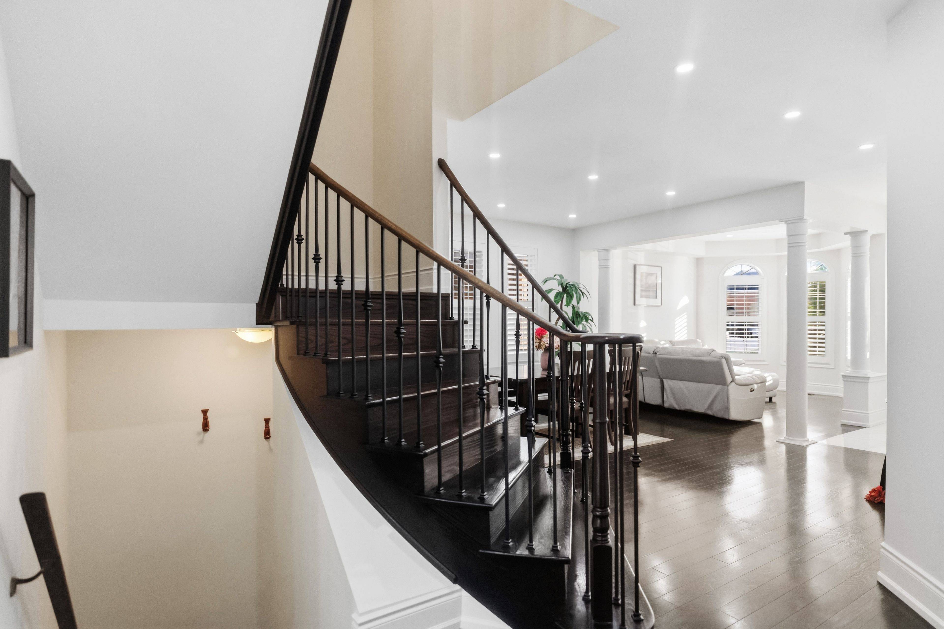 5 Leith DR, Bradford West Gwillimbury, ON L3Z 0G5