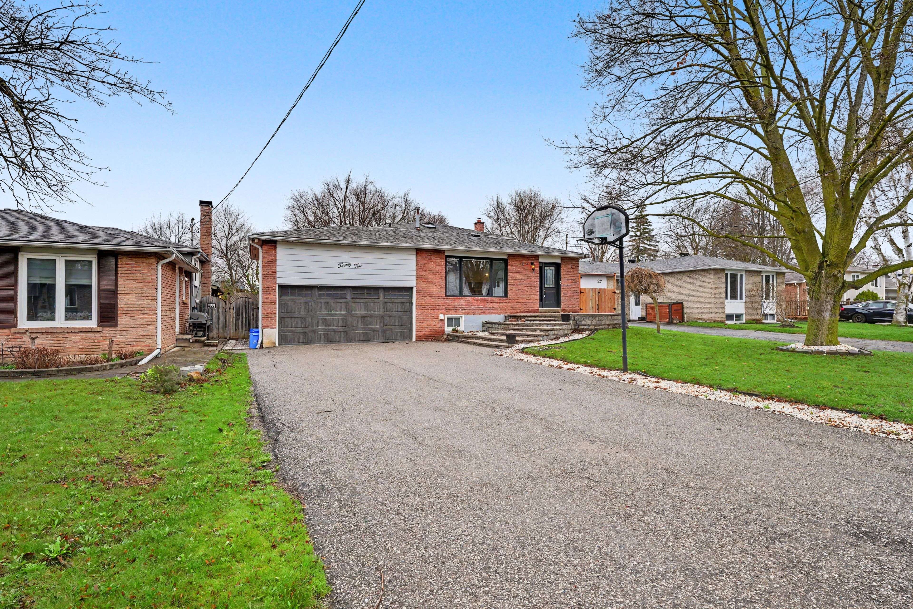 24 Maple AVE W, New Tecumseth, ON L0G 1A0