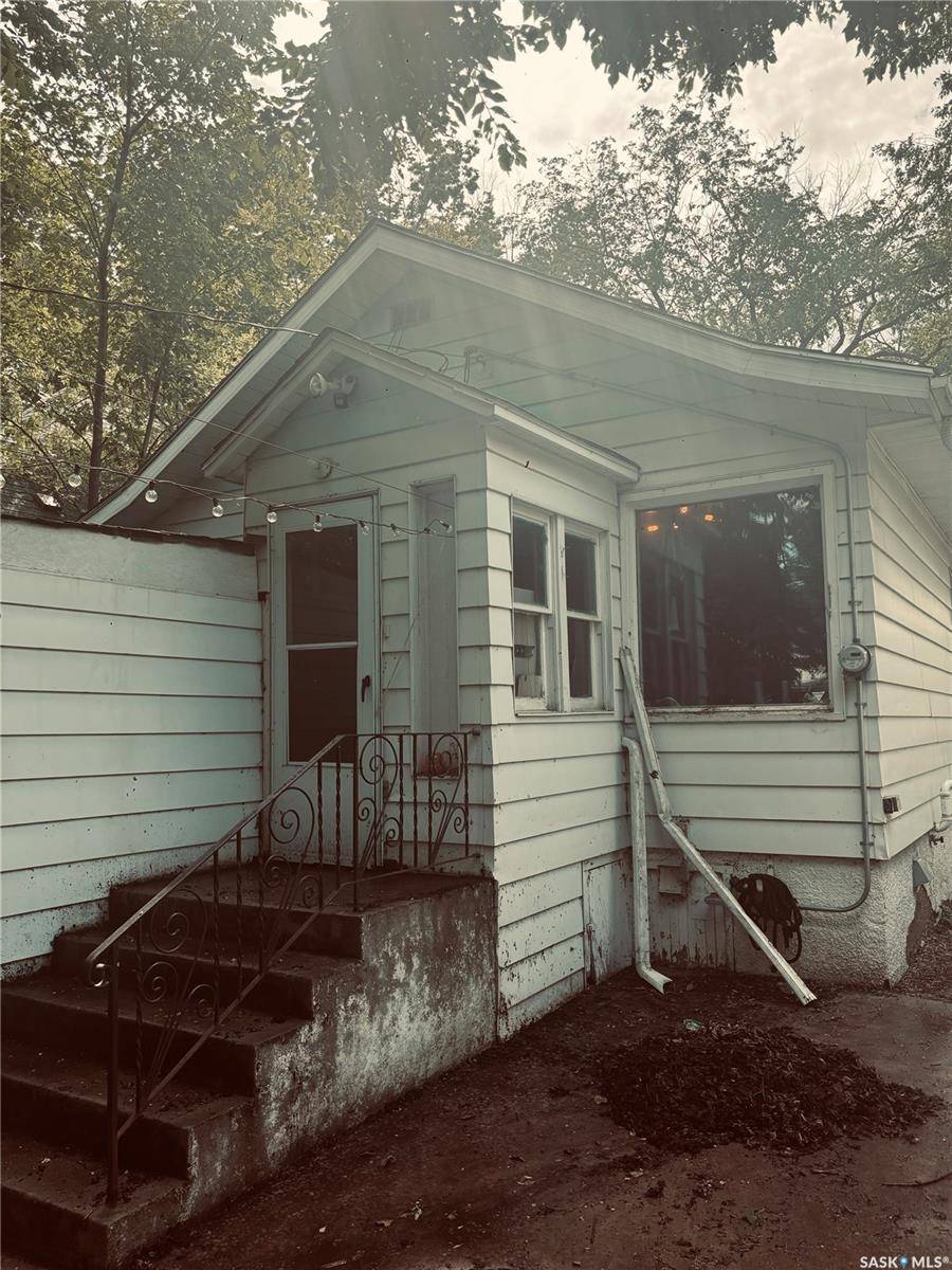 416 I AVENUE S, Saskatoon, SK S7M 1Y4