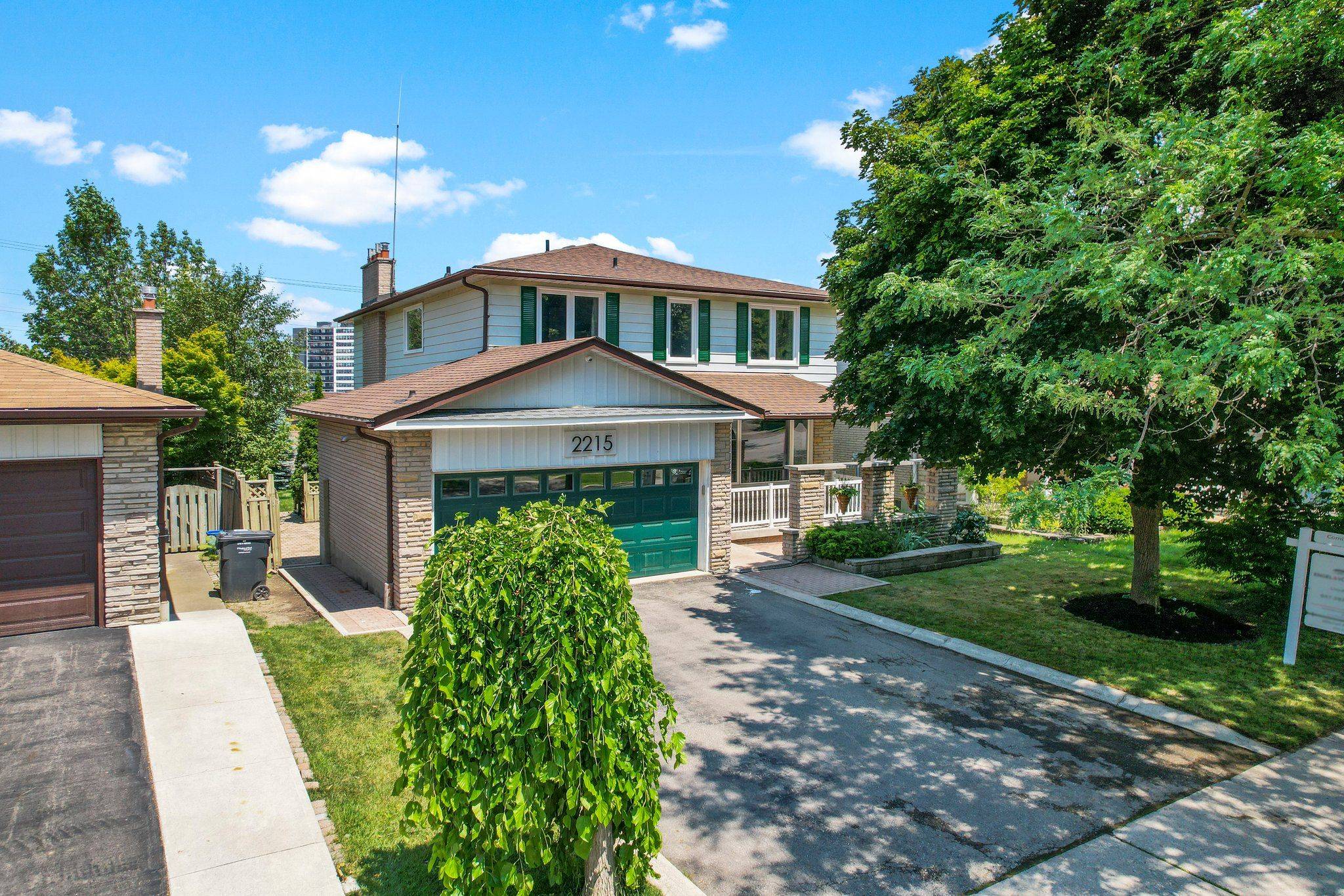 2215 Springfield CT, Mississauga, ON L5K 1V3