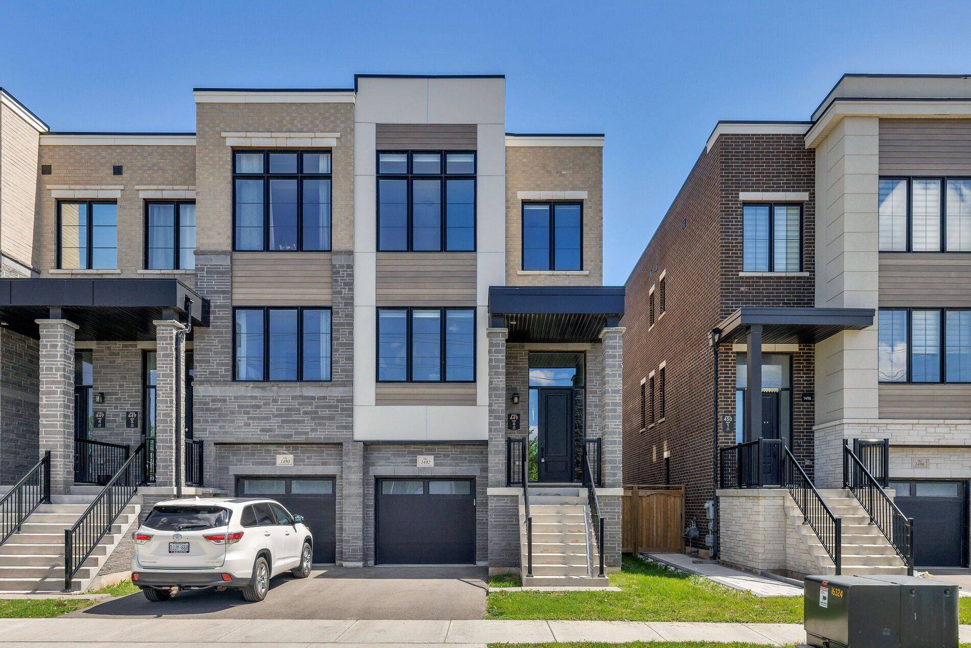 1492 Yellow Rose CIR, Oakville, ON L6M 4G3
