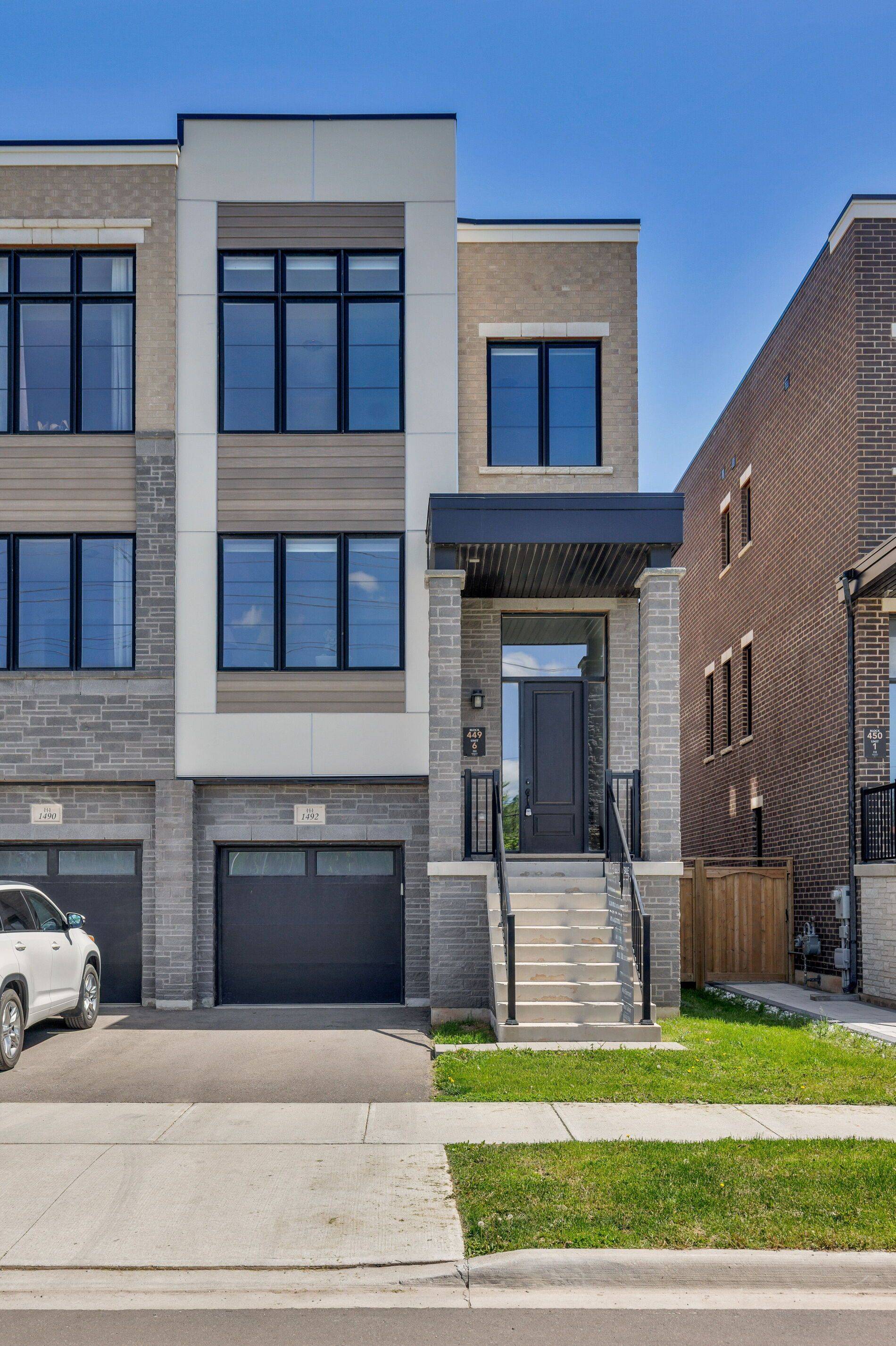 1492 Yellow Rose CIR, Oakville, ON L6M 4G3
