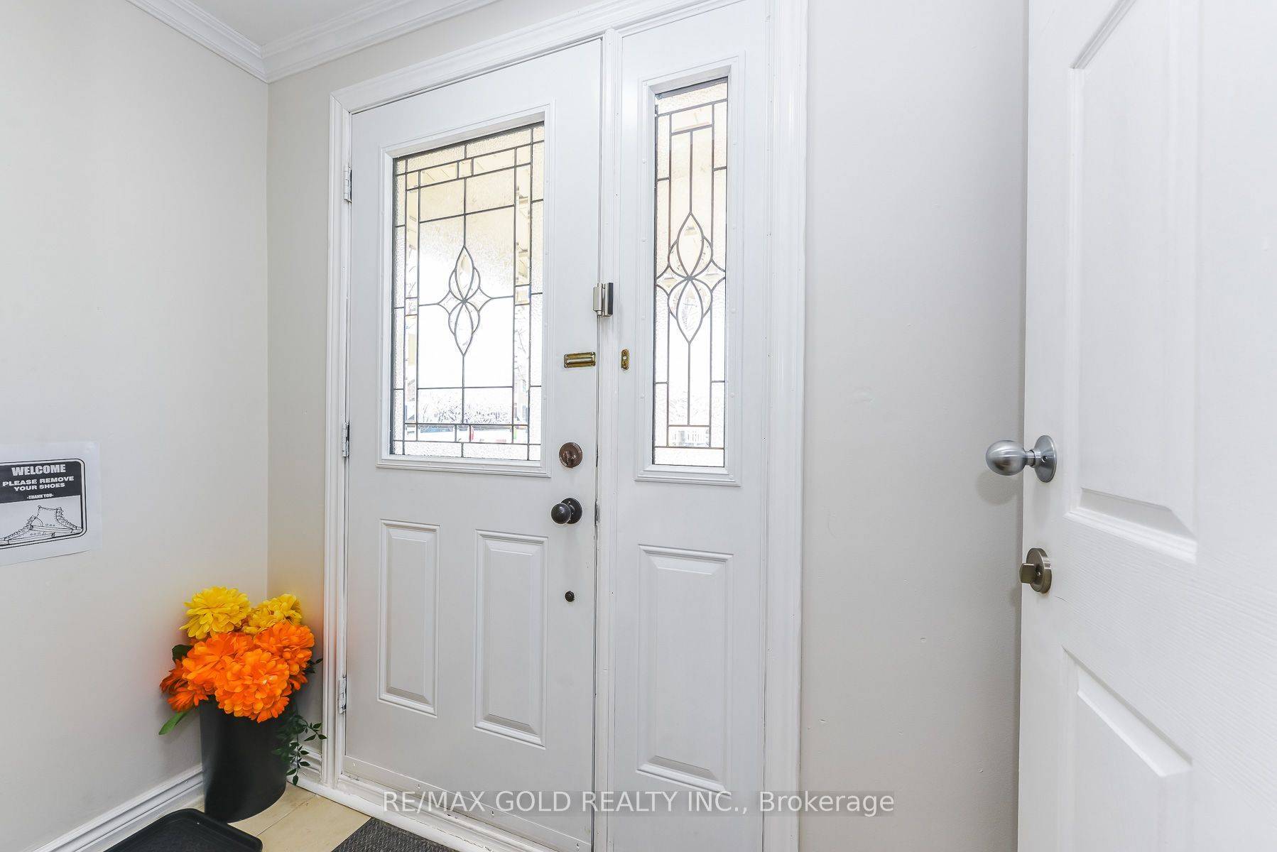 7464 Homeside GDNS, Mississauga, ON L4T 2A7