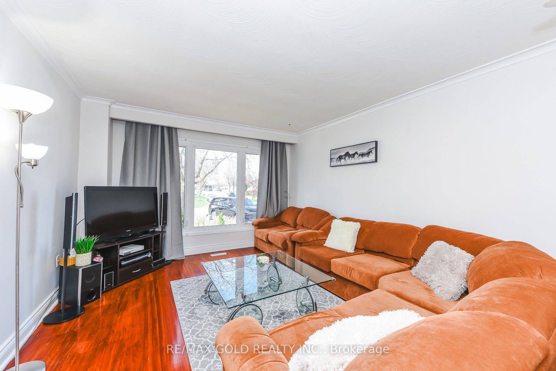 7464 Homeside GDNS, Mississauga, ON L4T 2A7